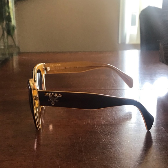 Prada sunglasses - Picture 3 of 8
